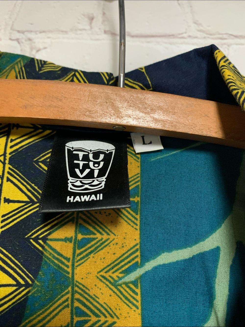 NWOT Tutuvi Hawaii Hawaiian Shirt Size L - Picture 2 of 4